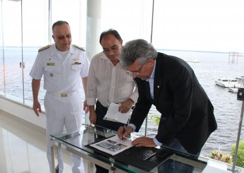 Semed e Marinha do Brasil fecham parceria para construção de creche